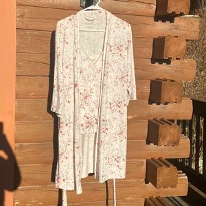 Marilyn Monroe tank top‎ and robe, gently used, no rips or stains